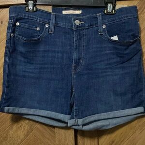 Levi’s women’s dark blue denim shorts size 31